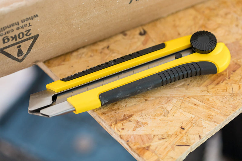 Stanley (0-10-425) Faca de encaixe DynaGrip 25mm com bloqueio de roda