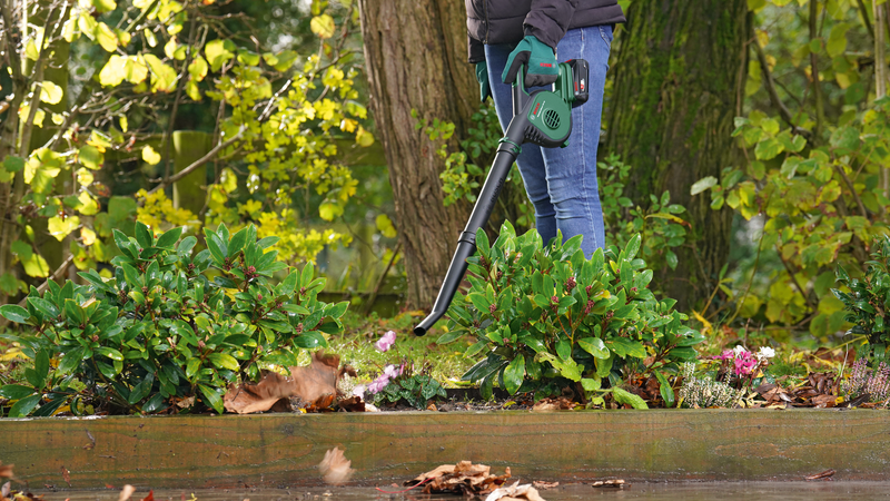 Bosch UniversalLeafBlower 18V-130 (Baretool)
