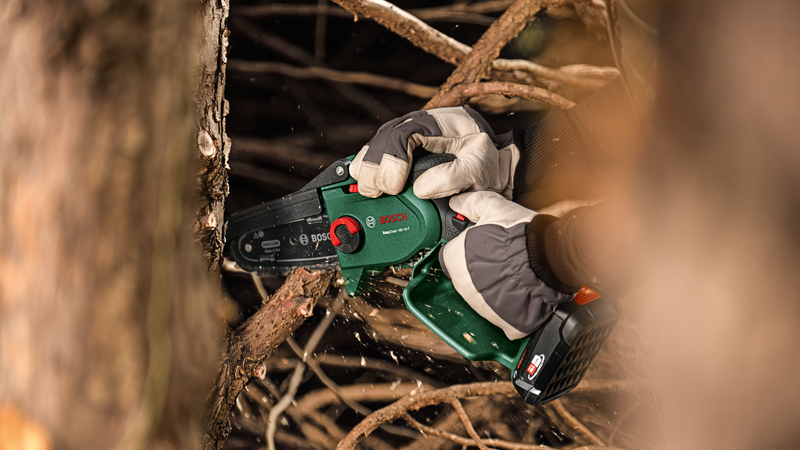 Bosch Garden Cordless Chainsaw (EasyChain 18V-15-7)