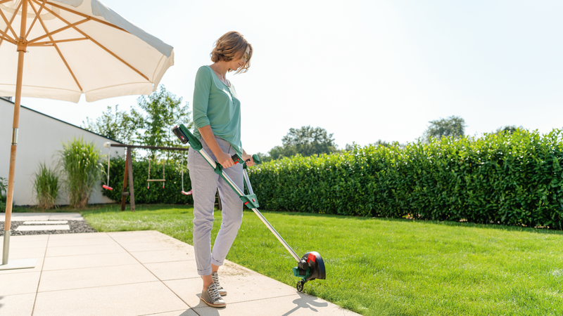 Bosch UniversalGrassCut 18V-260