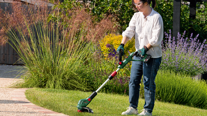 Bosch UniversalGrassCut 18V-26-500