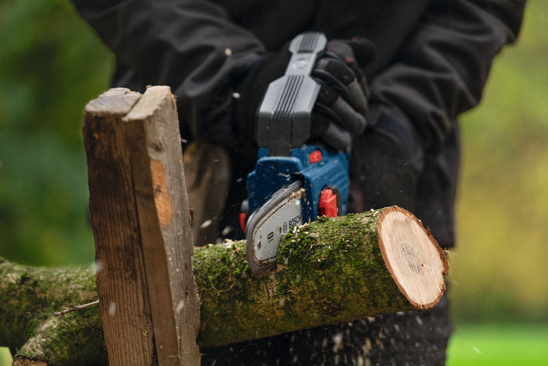 Bosch Garden cordless pruning saw (GKE 18V-15)