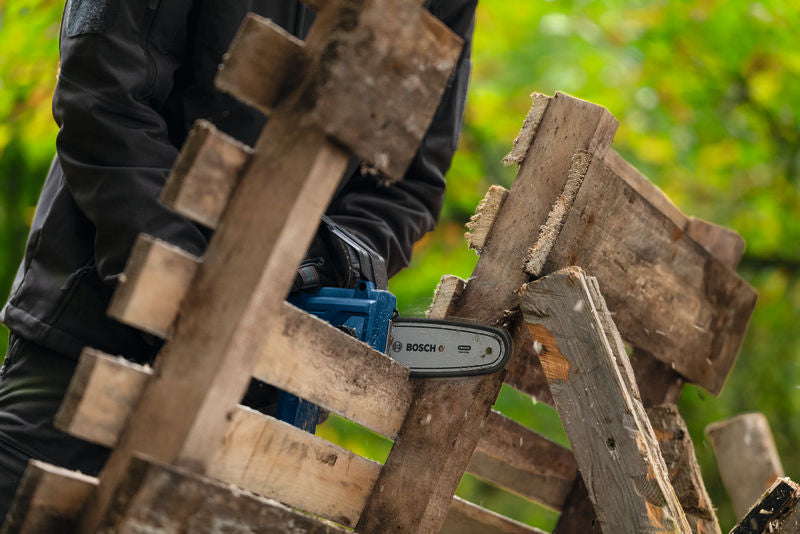 Bosch Garden cordless pruning saw (GKE 18V-15)