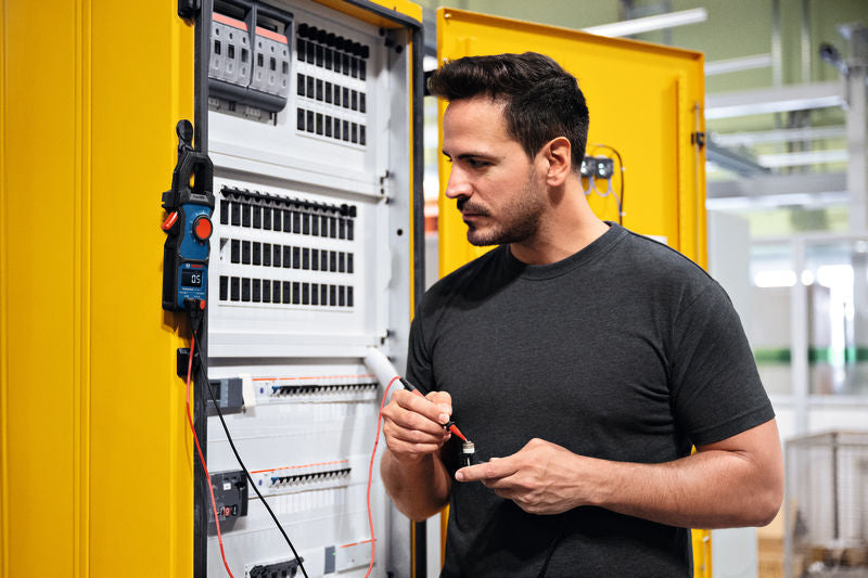 Pinza amperimétrica Bosch GMC 600-15 con MH 1 - 600 V CA