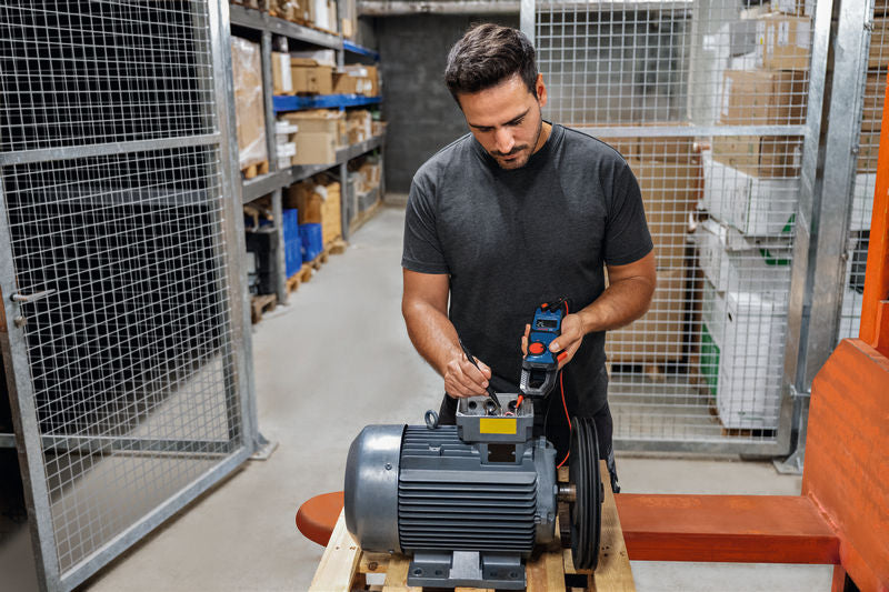 Pinza amperimétrica Bosch GMC 600-15 con MH 1 - 600 V CA