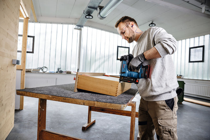 Bosch cordless nail gun for wood (GNH 18V-35 Professional)
