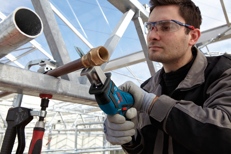 Sierra alternativa inalámbrica profesional Bosch GSA 12V-14 + L-Boxx