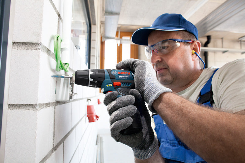 Berbequim combinado profissional sem fio Bosch GSB 12V-15 + 2x2,0Ah