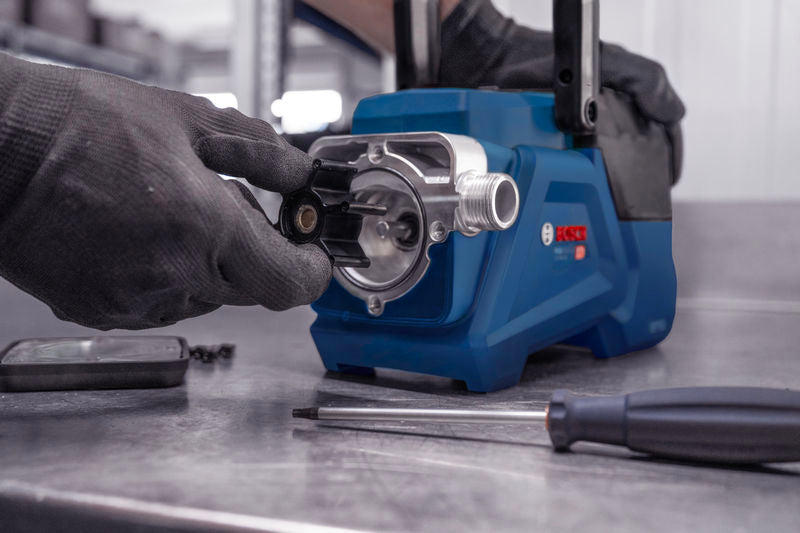 Bosch (GTP18V-28 Professional) Wireless Transfer Pump