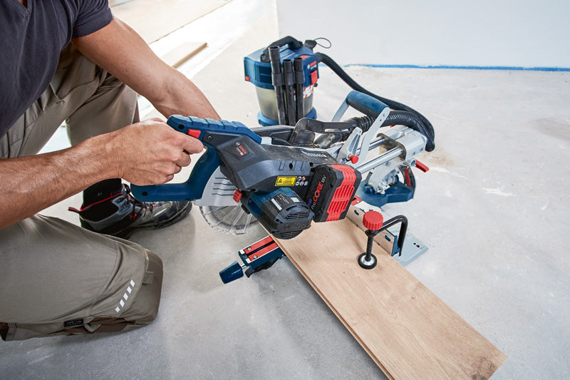 Serra de esquadria deslizante Bosch GCM 18V-216 BITURBO + 2x5,5Ah