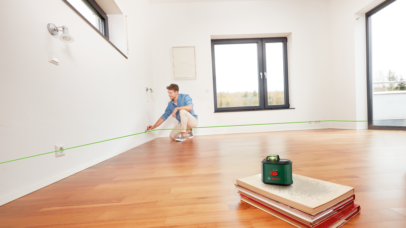 Bosch UniversalLevel 360 Cross Line Laser - Green Beam + Tripod & Accessories