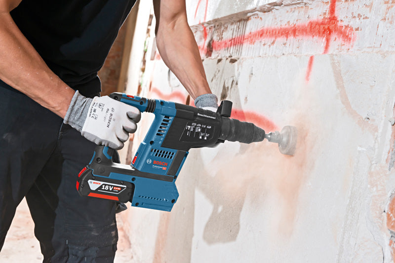 Bosch Kit of 2 18V tools: GWS 18V-10 P + GBH 18V-26 +2x5.5Ah (PC) + GAL 1880CV (XL) Professional