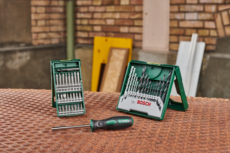 Conjunto de berbequim e aparafusadora Bosch com 41 peças, 15+25 peças M