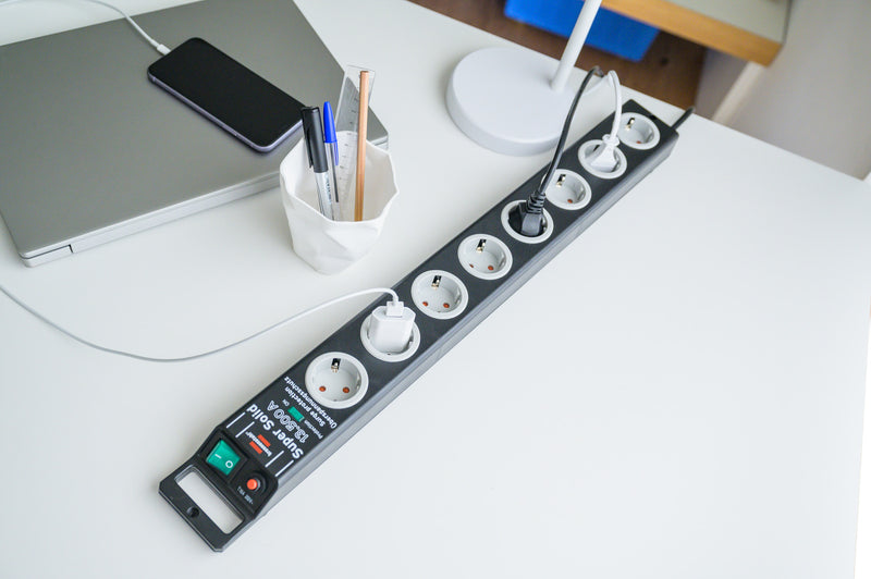 Cable alargador Brennenstuhl Super-Solid con protección contra sobretensiones, 13 500 A, 8 tomas, negro (2,5 m)