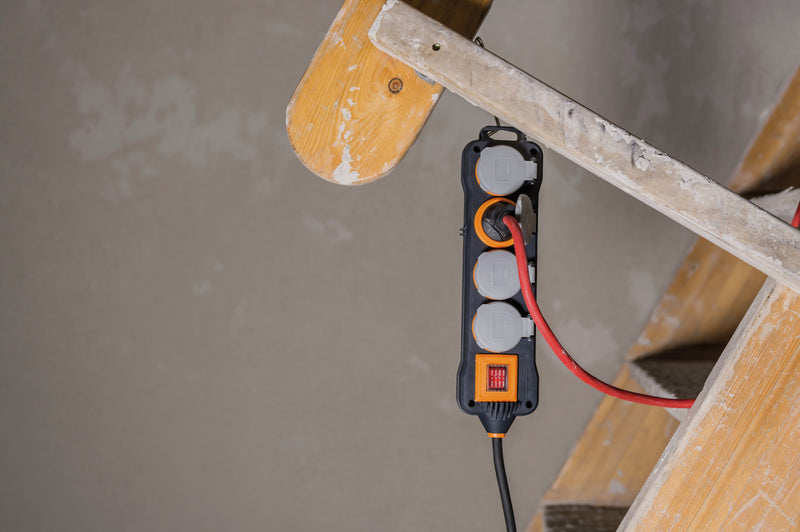 Cabo de extensão Brennenstuhl IP54/Redutor de potência com interruptor, 4 vias (5 m)