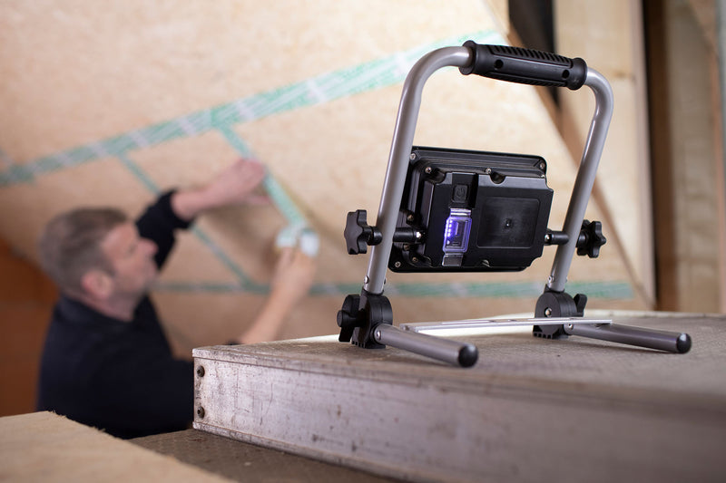 Luz de trabalho LED recarregável Brennenstuhl EL 2000 MA 2150lm, IP54