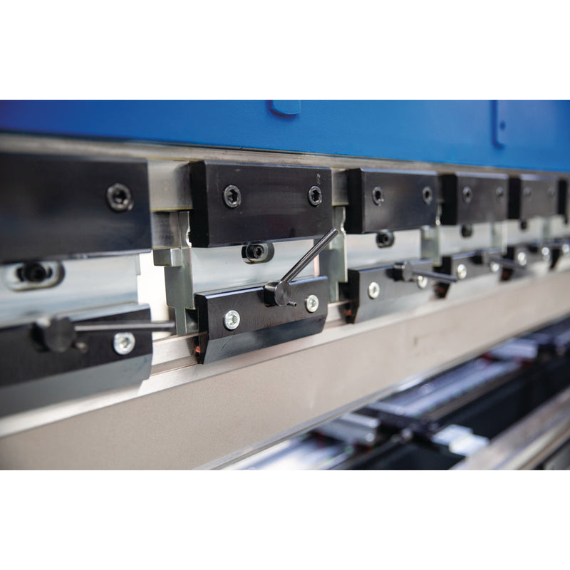 Prensa dobradeira hidráulica com controle CNC Metallkraft (GBP PLUS 30320)