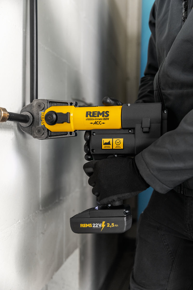 REMS (576072 R220) Juego de accesorios de 22 V, batería de prensa, V 15+22+28 + batería de 2,5 Ah, caja L