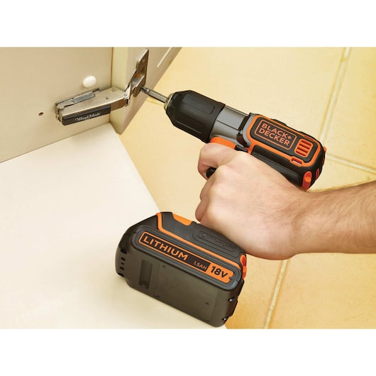 Berbequim/Aparafusadora sem fio Black&Decker (ASD18K-QW) 18V com Autosense™ e Autoselect®