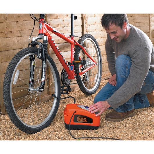 Estación de aire multiusos Black&Decker (ASI300-QS) de 160 PSI CA/CC