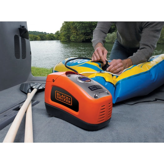 Estación de aire multiusos Black&Decker (ASI300-QS) de 160 PSI CA/CC