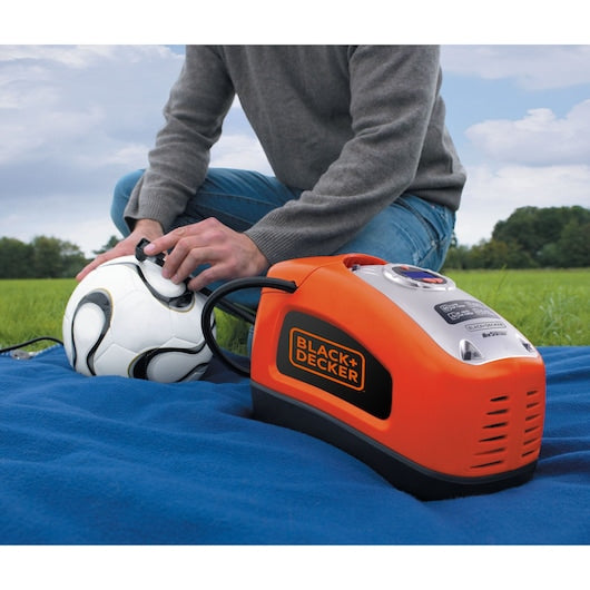 Estación de aire multiusos Black&Decker (ASI300-QS) de 160 PSI CA/CC