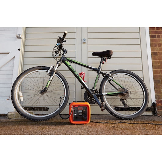 Black&Decker (ASI400-XJ) 12V Inflator