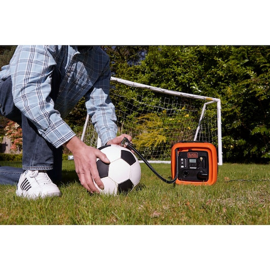 Black&Decker (ASI400-XJ) 12V Inflator