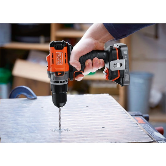 Black&Decker (BCD383D1XC-QW) 18V POWERCONNECT™ Cordless Hammer Drill (With 2.0Ah State Of Charge Battery and 1A Charger)