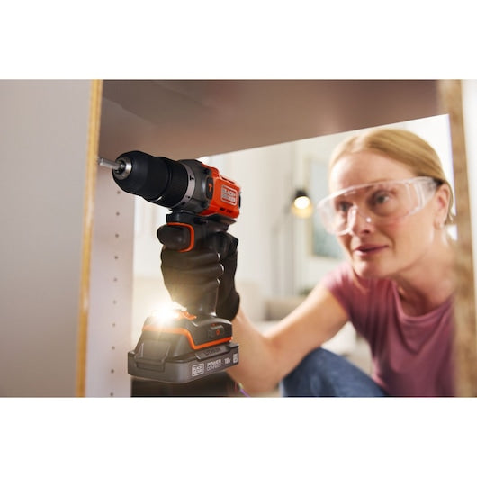 Black&Decker (BCD383D1XK-QW) 18V POWERCONNECT™ Cordless Hammer Drill (With 2.0Ah State Of Charge Battery, 1A Charger and Kitbox)
