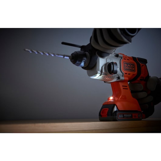 Berbequim de impacto SDS-Plus sem fio Black&Decker (BCD900D1S-QW) 18V 2.0Ah com caixa de ferramentas