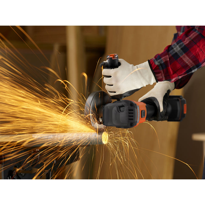 Mini rebarbadora sem escovas Black&amp;Decker (BCG6L8F1S-QW) 18V 115mm com 1 bateria de 4Ah, 3 discos e bolsa de transporte.