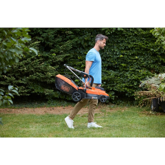Cortacésped compacto inalámbrico Black&Decker (BCMW33182L2-GB), 2 x 18 V, 2,0 Ah, 33 cm