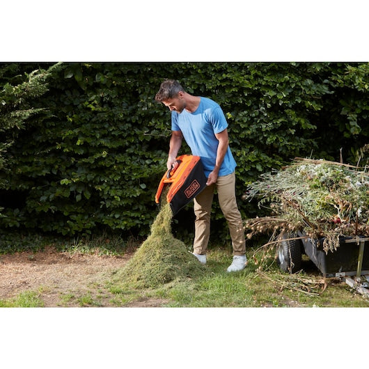 Cortacésped compacto inalámbrico Black&Decker (BCMW33182L2-GB), 2 x 18 V, 2,0 Ah, 33 cm