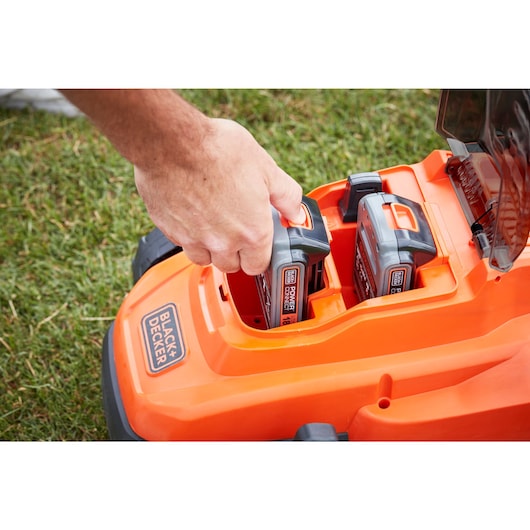 Cortacésped compacto inalámbrico Black&Decker (BCMW33182L2-GB), 2 x 18 V, 2,0 Ah, 33 cm