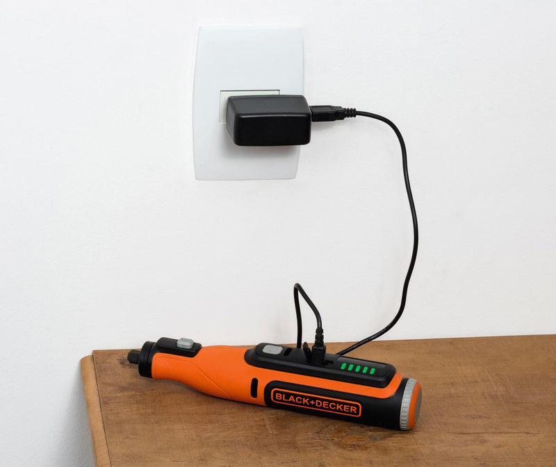 Ferramenta multifuncional rotativa Black&amp;Decker (BCRT8IK-XJ) de 7,2 V com bateria integrada de 1,5 Ah. Inclui 53 acessórios, cabo USB e mala de transporte.