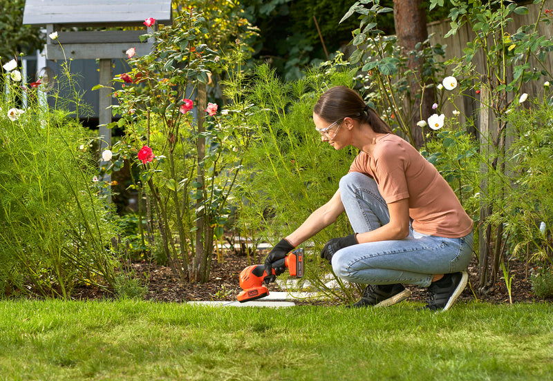 Black&Decker (BCSS18B-XJ) 18V Shear Shrubber