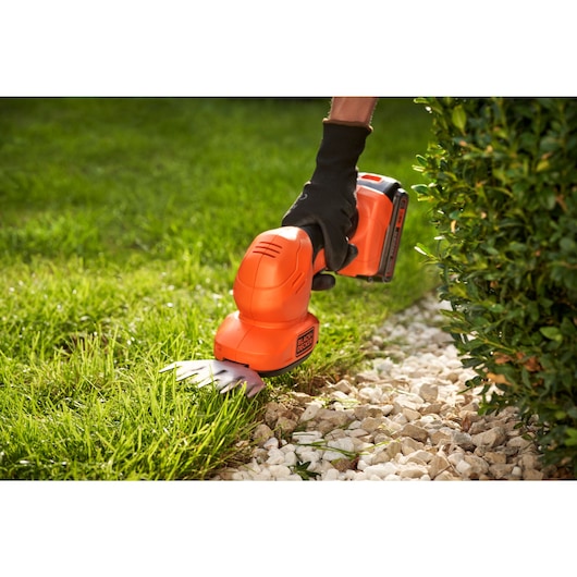 Tijeras desbrozadoras Black&Decker (BCSS18B-XJ) de 18 V