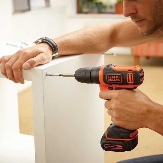 Berbequim de íon de lítio ultracompacta Black&Decker (BDCD12K-QW) de 10,8 V em caixa de kit
