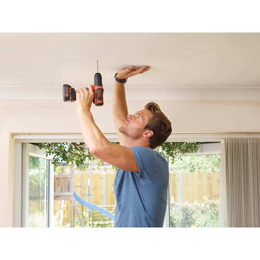 Berbequim sem fio ultracompacta Black&Decker (BDCD12-QW) de 10,8 V