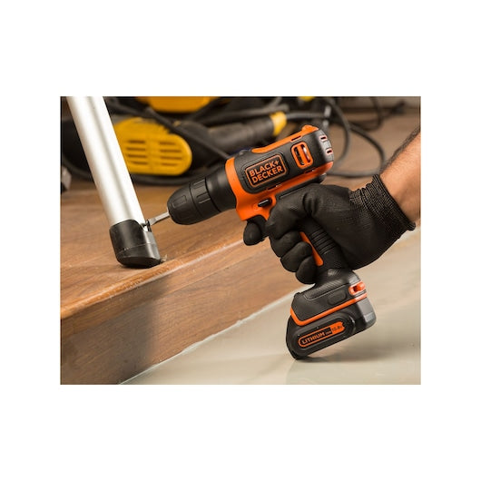 Berbequim sem fio ultracompacta Black&Decker (BDCD12-QW) de 10,8 V