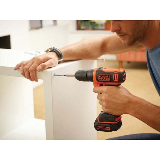 Berbequim sem fio ultracompacta Black&Decker (BDCD12-QW) de 10,8 V