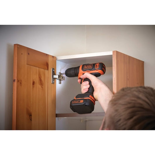 Berbequim sem fio ultracompacta Black&Decker (BDCD12-QW) de 10,8 V