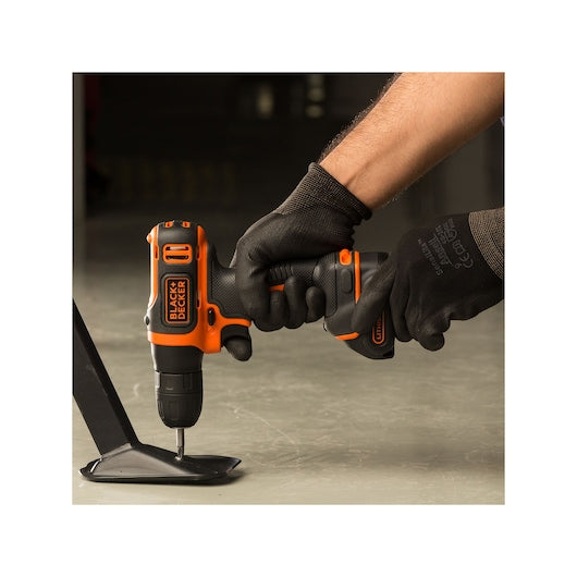 Berbequim sem fio ultracompacta Black&Decker (BDCD12-QW) de 10,8 V