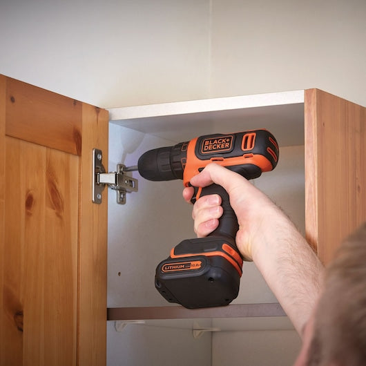 Berbequim/Aparafusadora Black&Decker (BDCDD12K1-QW) Ultra Compacta de 10,8V com Bateria de Íons de Lítio em Kit de Montagem
