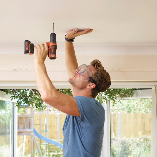 Berbequim/Aparafusadora Black&Decker (BDCDD12K1-QW) Ultra Compacta de 10,8V com Bateria de Íons de Lítio em Kit de Montagem
