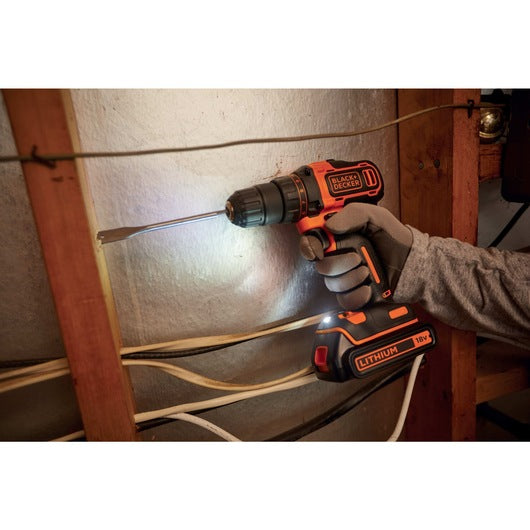 Berbequim/Aparafusadora Black&Decker (BDCDD186B-QW) 18V 2G + Carregador 200mA + 2 Baterias
