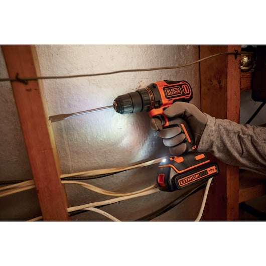 Berbequim/Aparafusadora Black&Decker (BDCDD186-XK) 18V com 2 velocidades + carregador de 200mA + 1 bateria