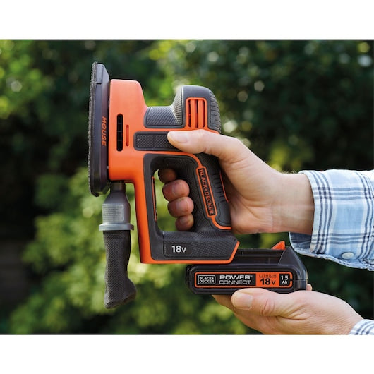 Lixadeira de detalhes sem fio Black&Decker (BDCDS18-QW) Mouse® de 18 V e 1,5 Ah com bateria de 1,5 Ah, carregador de 1 hora e 5 acessórios.