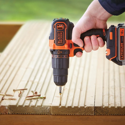 Martelo Black&Decker (BDCHD18K1B2-QW) 18V 2G + carregador 1A + 2 baterias + caixa de ferramentas